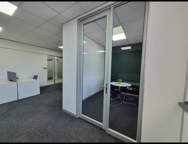 93M² OFFICE TO LET IN SANDTON CENTRAL